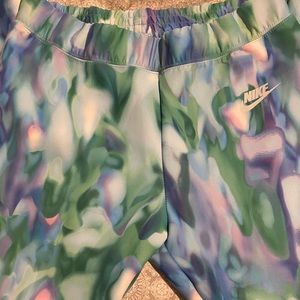 Nike, Capri leggings